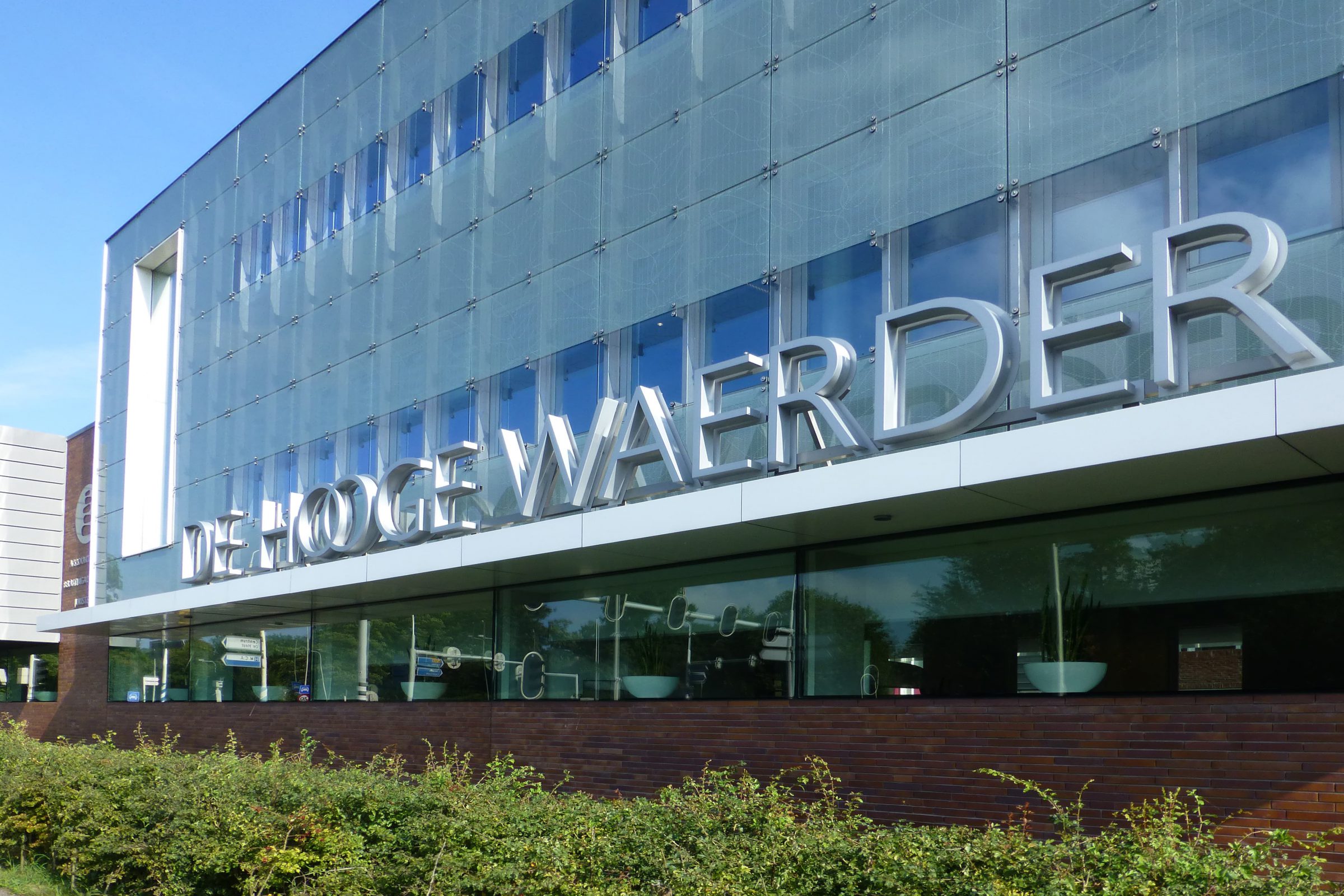 Het bedrijfspand van de Hooge Waerder.
