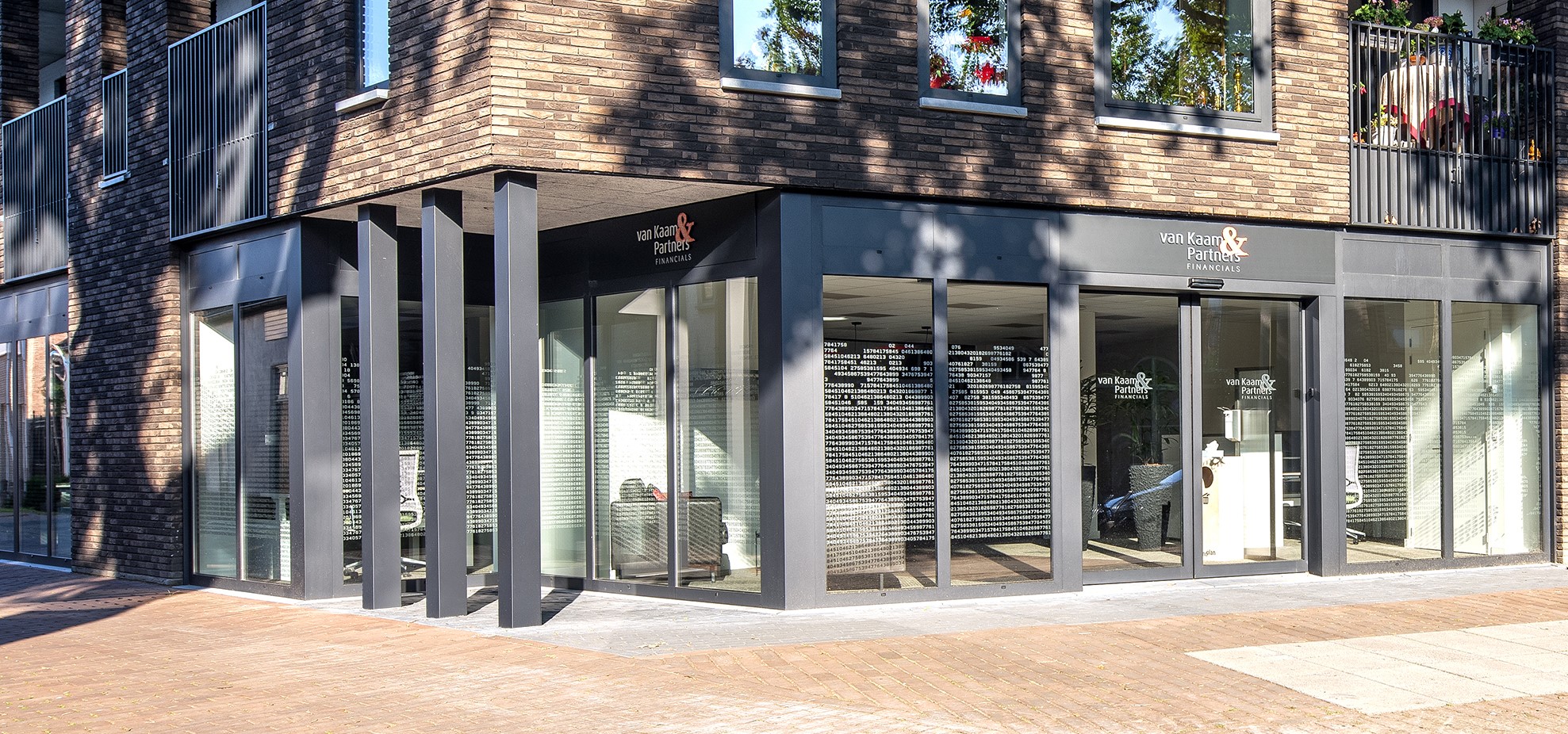 Photo of the facade of the office of Van Kaam & Partners Financials