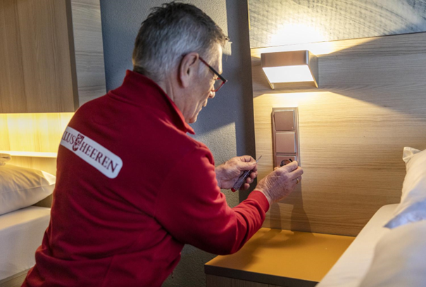 outlet repair, klusheeren